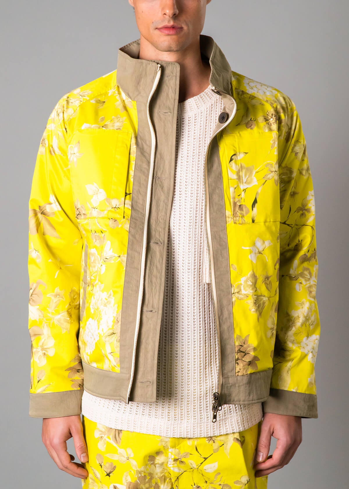Men’s vacation reversible jacket with bold tropical print – Resortwear fashion capturing the White Lotus effect