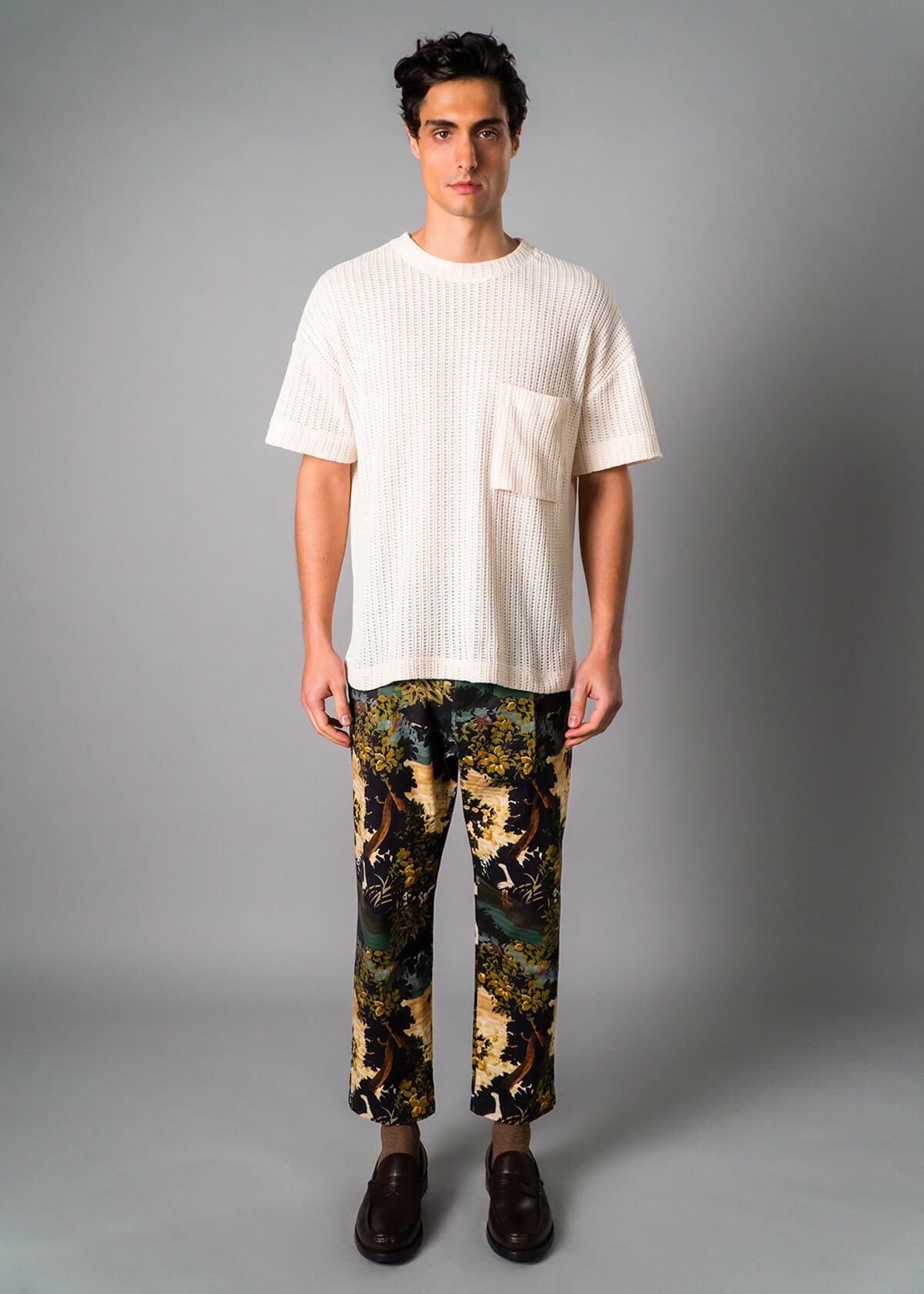 Men’s vacation pant with bold tapestry print – Resortwear fashion capturing the White Lotus effect