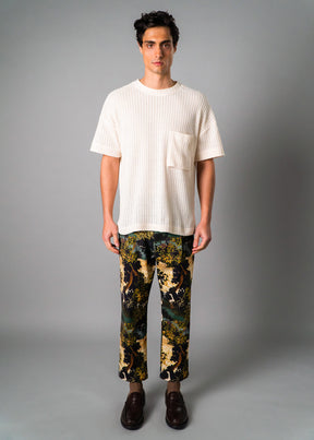 Men’s vacation pant with bold tapestry print – Resortwear fashion capturing the White Lotus effect