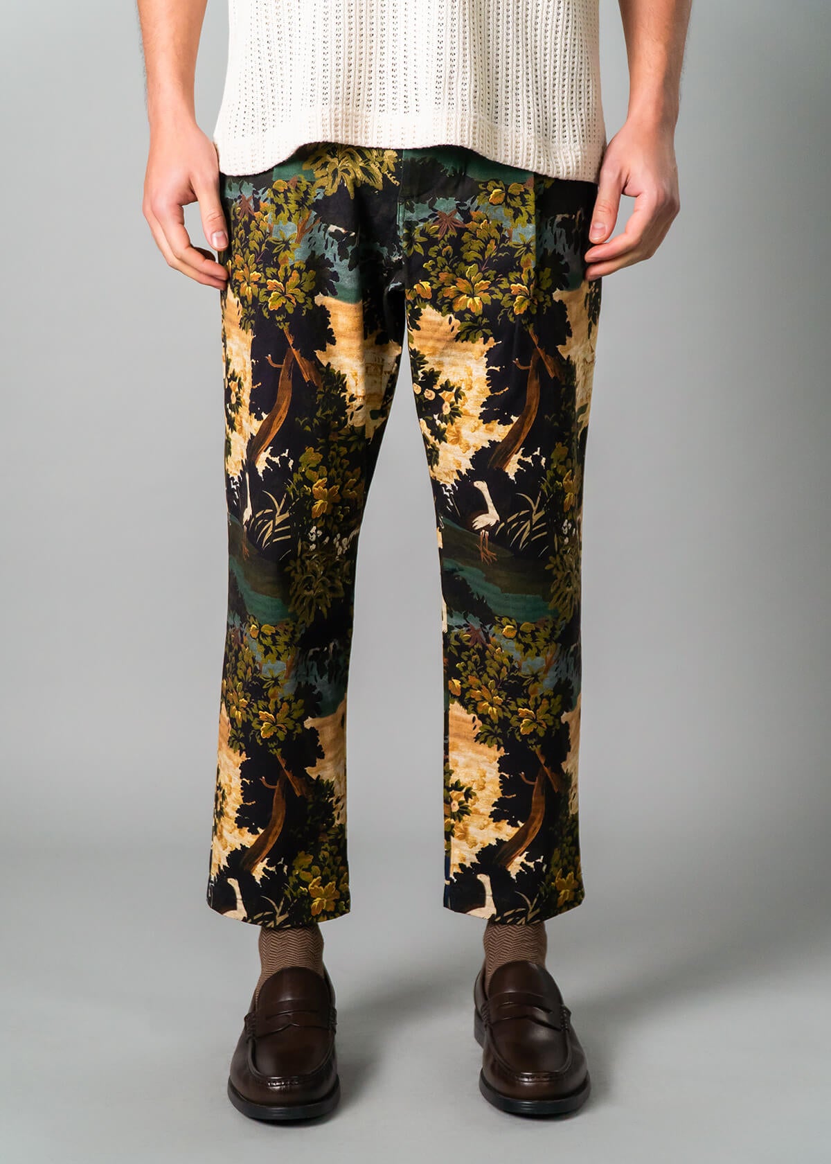 Men’s vacation pant with bold tapestry print – Resortwear fashion capturing the White Lotus effect